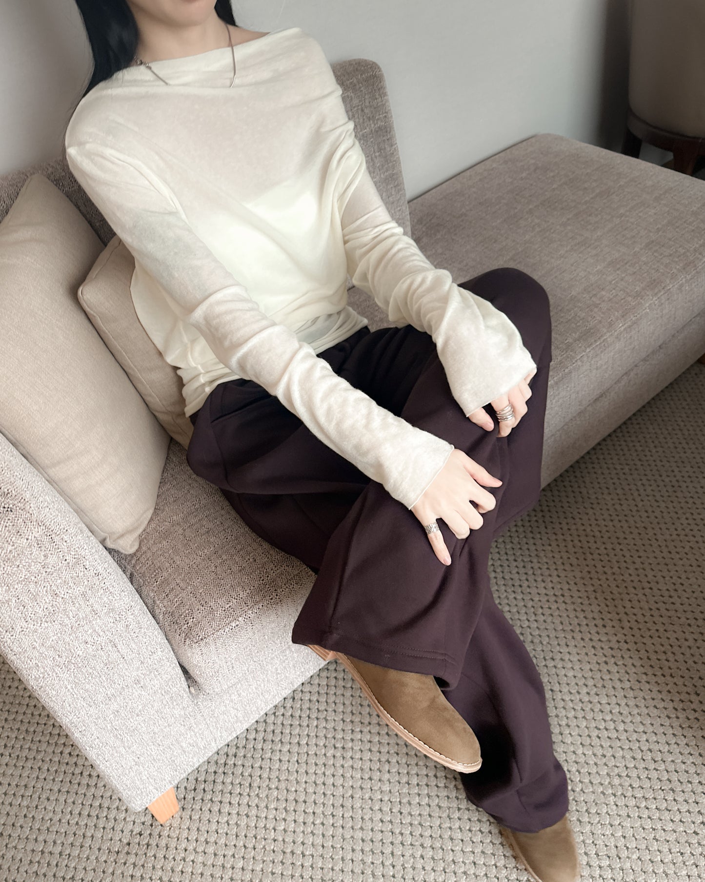 斜肩抓褶天絲上衣 - 深灰色