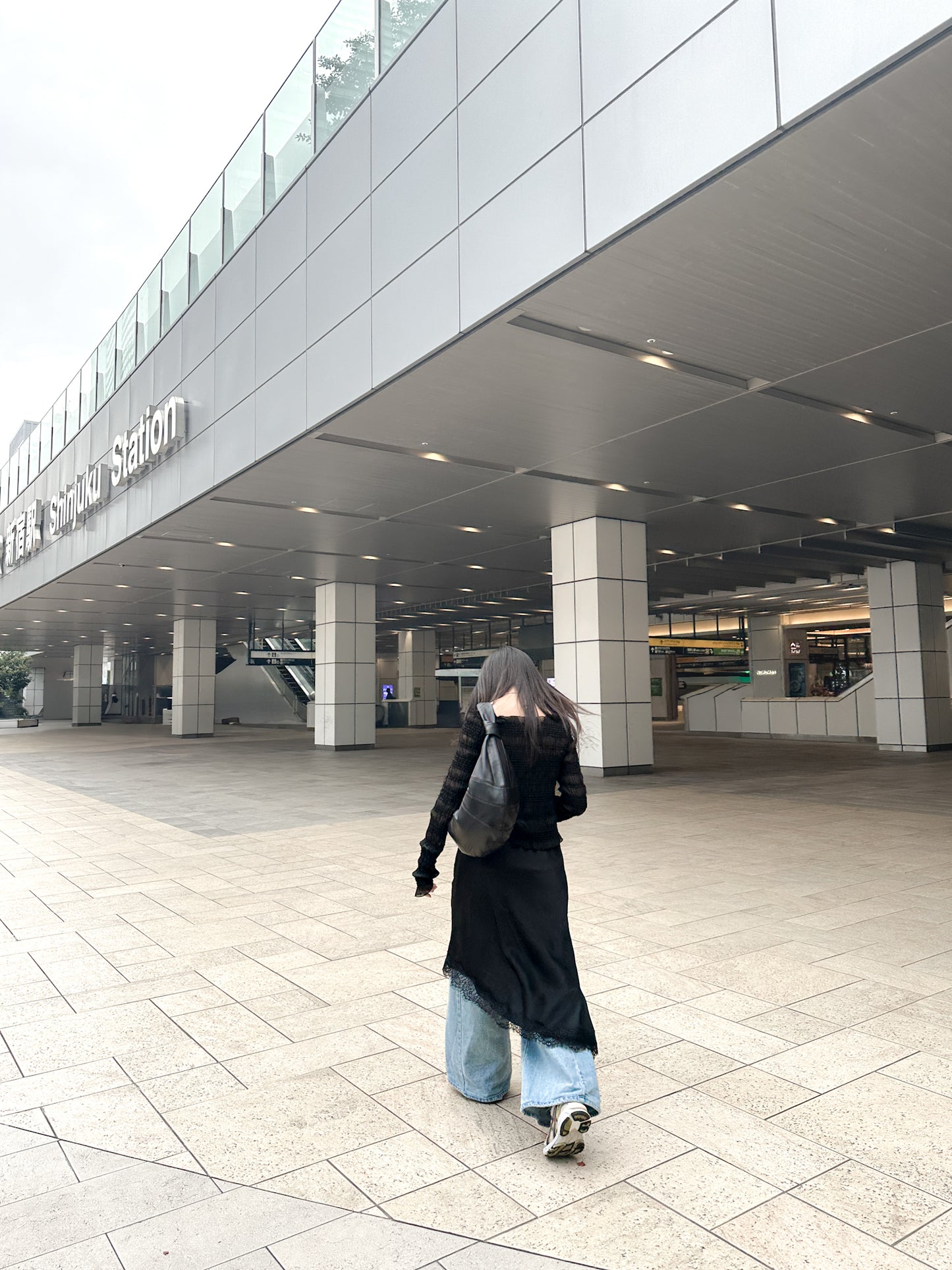 內外搭兩穿平領細褶上衣 米白色