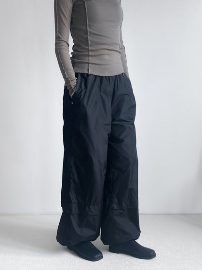 內鋪棉光澤感尼龍褲 黑色