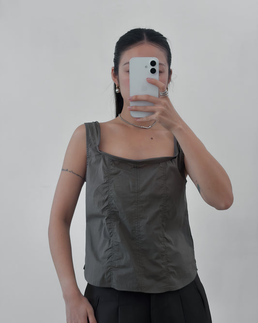 多穿式線條感背心 - 炭灰色