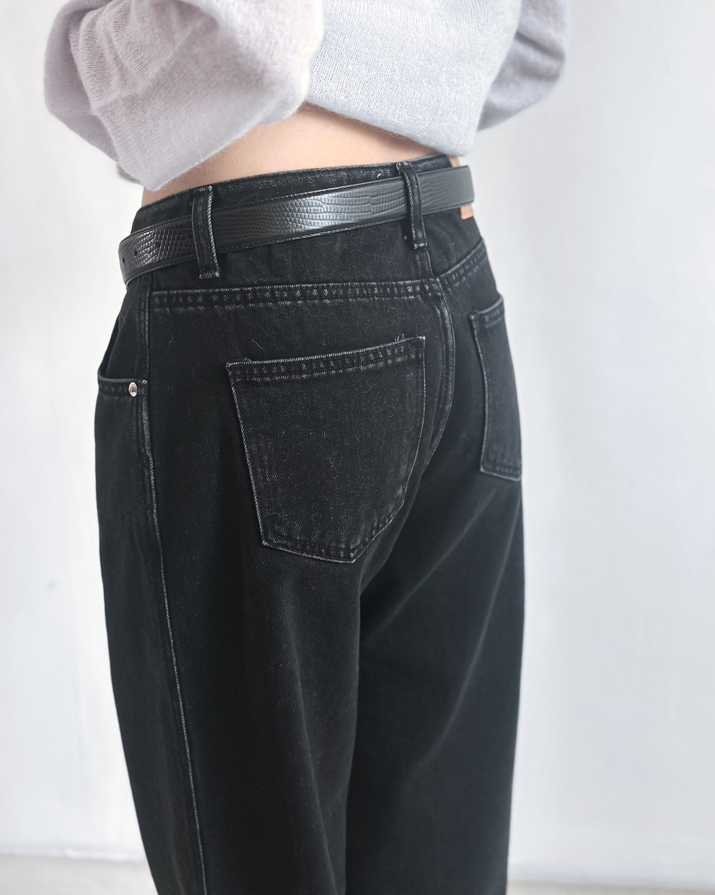 黑色直腳彈性牛仔褲