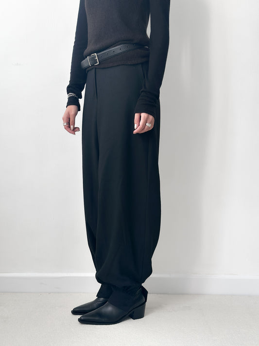 挺身鈕扣束腳長褲 黑色