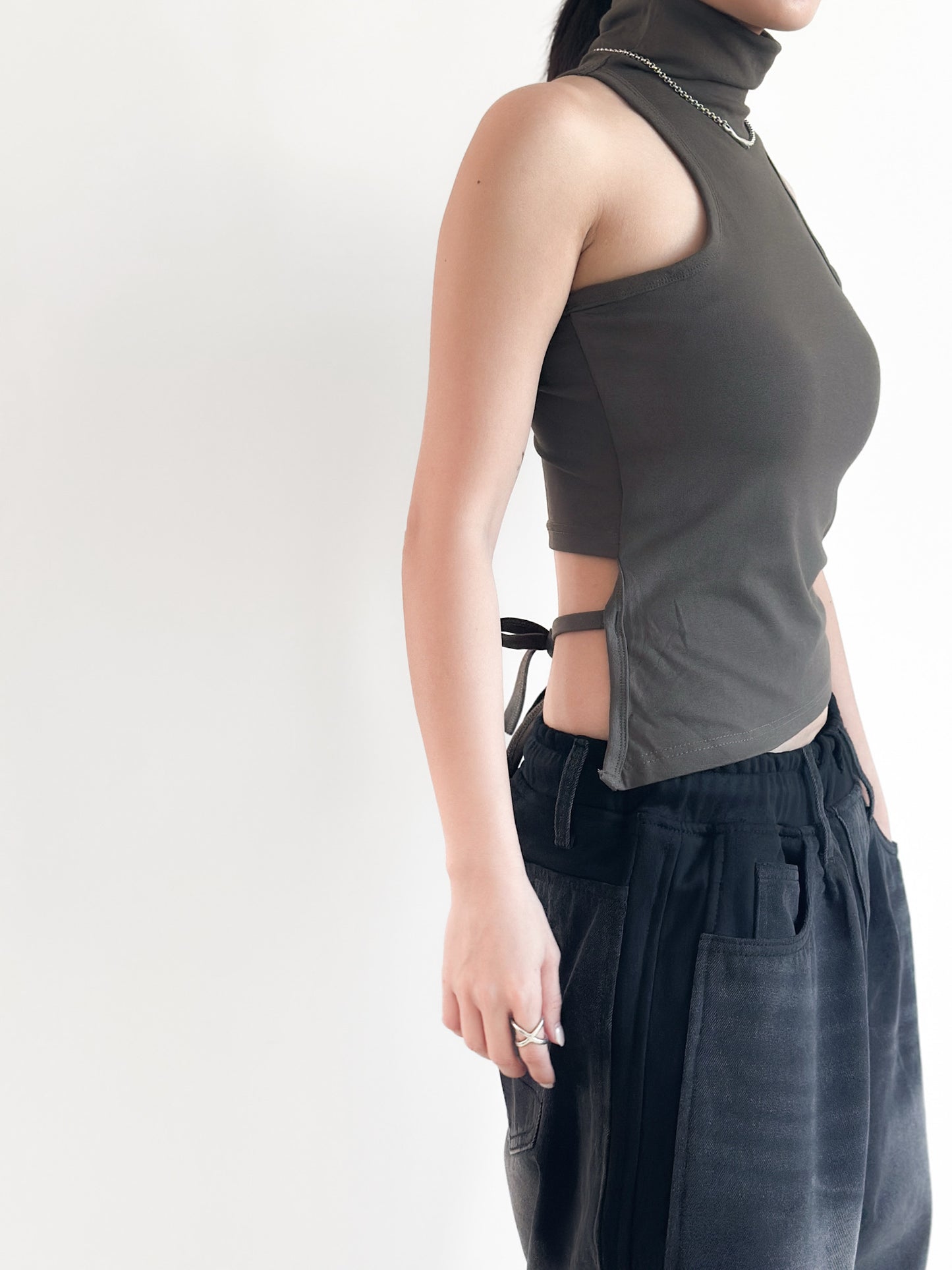 後腰綁帶高領Bratop