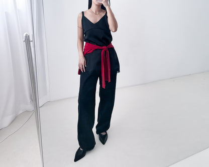 高質緞面V領吊帶連身裙 黑色