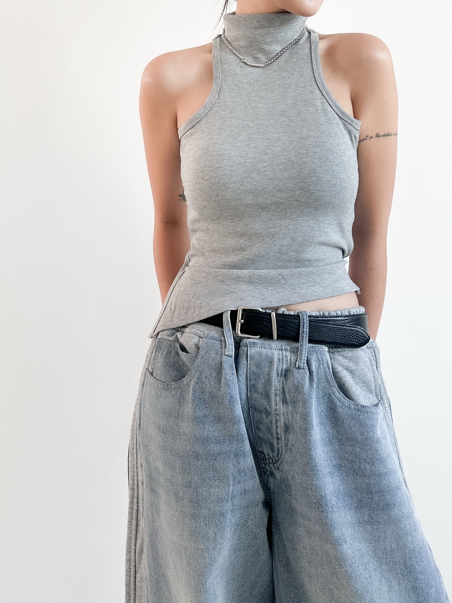 後腰綁帶高領Bratop