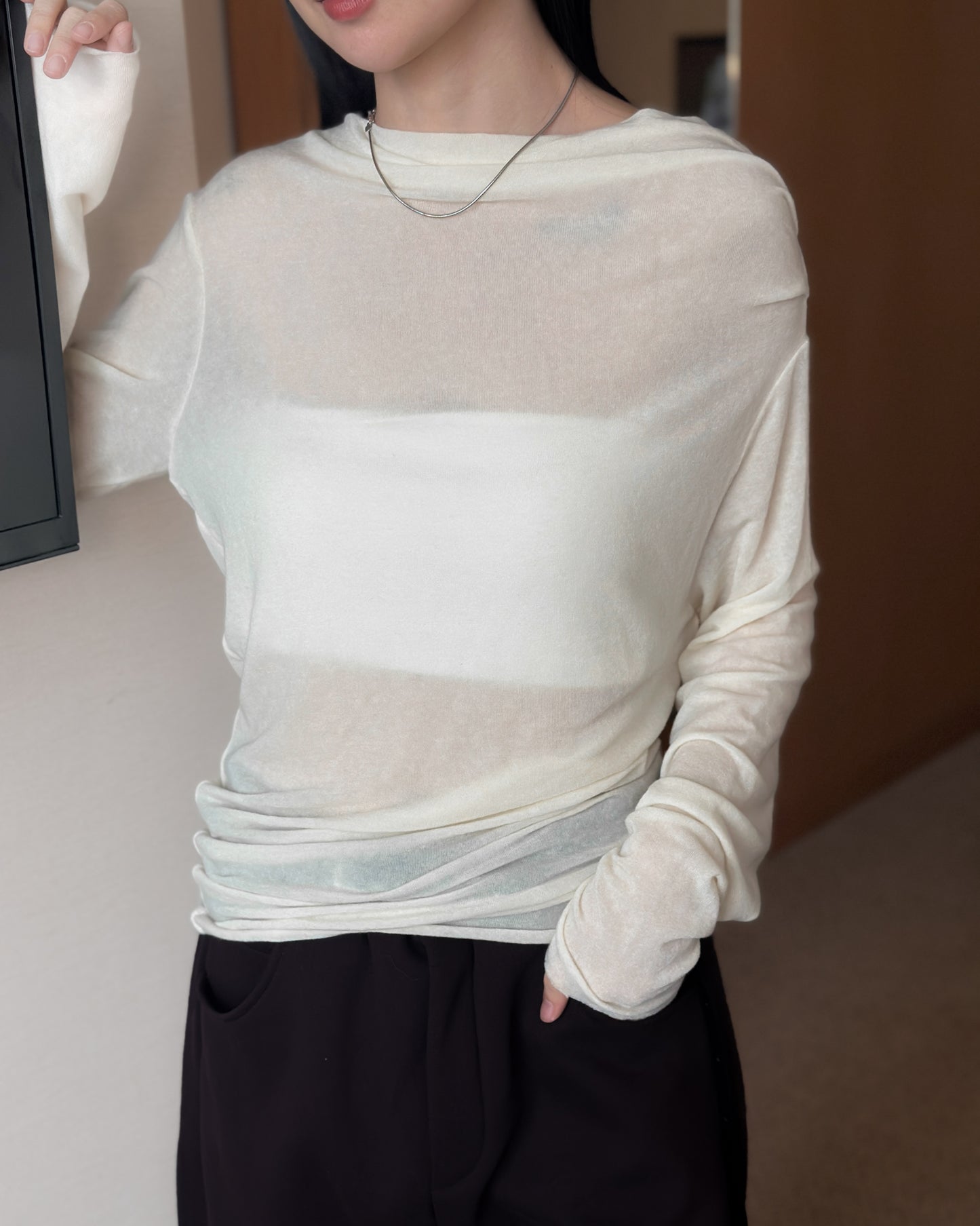 斜肩抓褶天絲上衣 - 深啡色