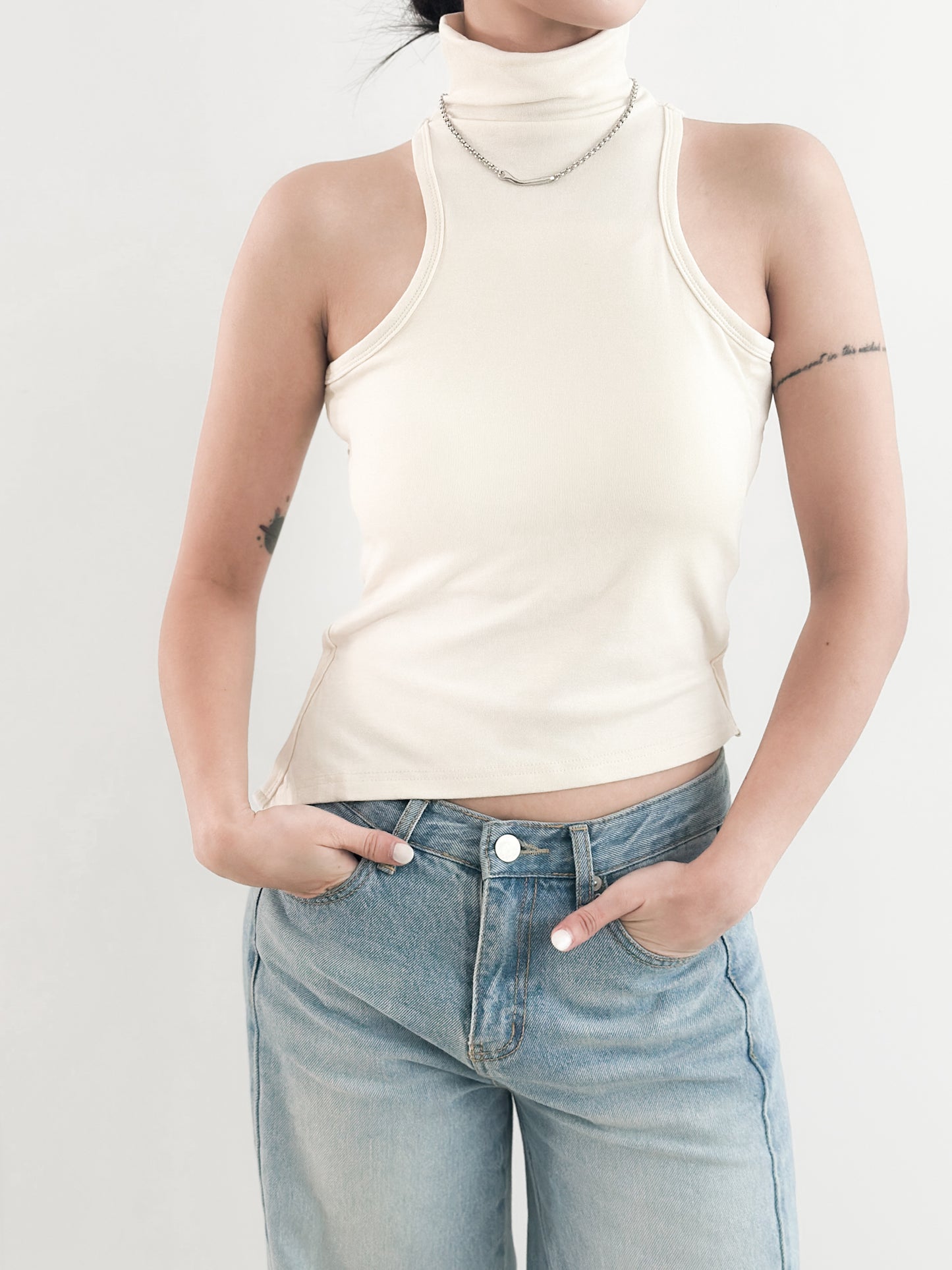 後腰綁帶高領Bratop