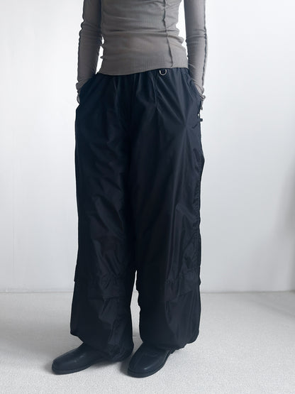 內鋪棉光澤感尼龍褲 黑色
