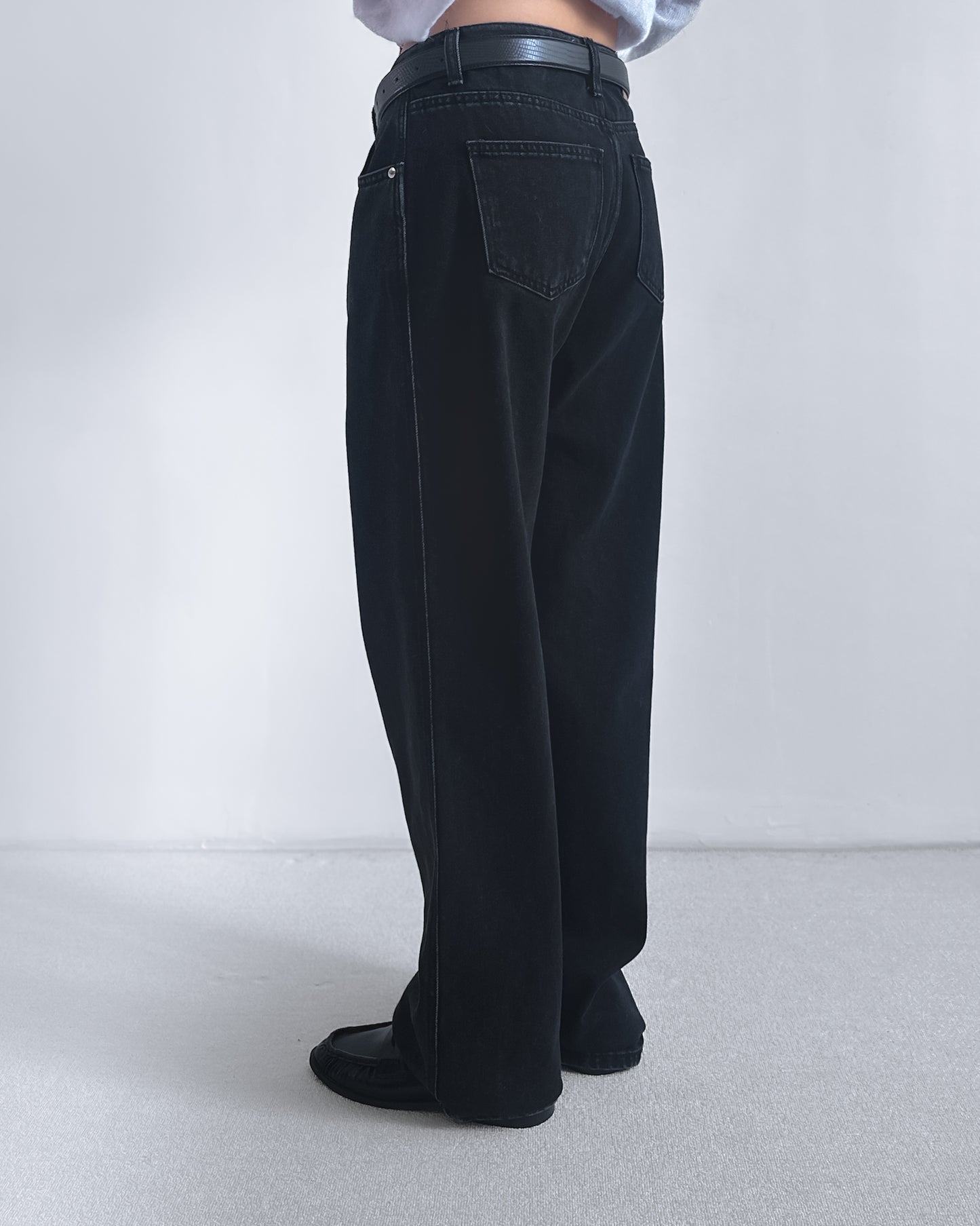 黑色直腳彈性牛仔褲