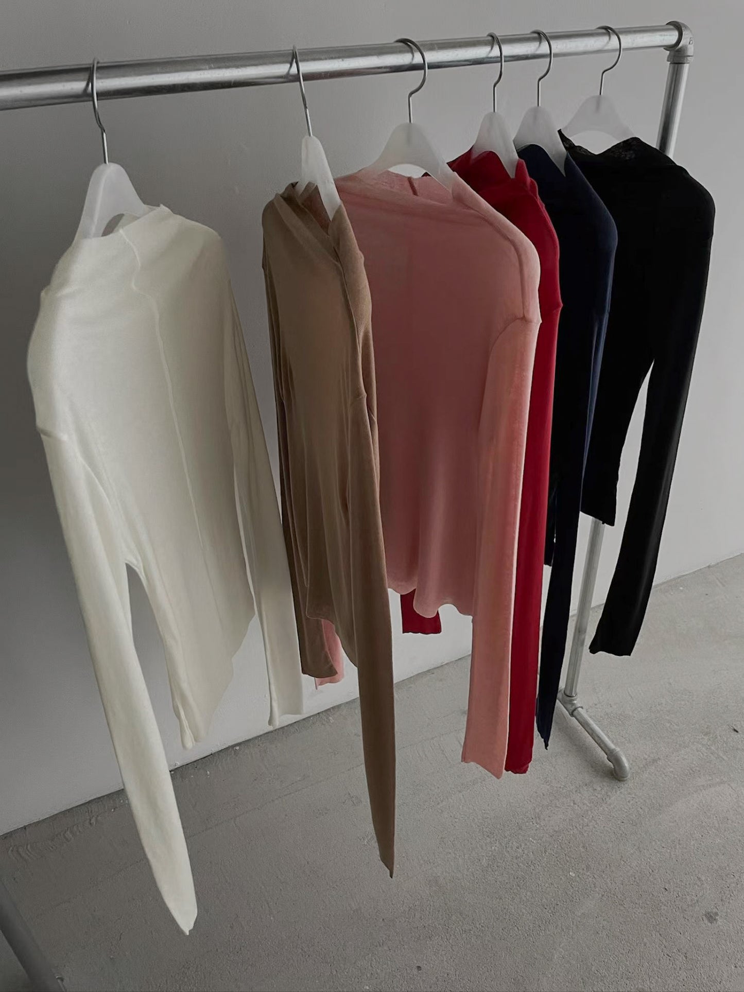 前後兩穿半高領上衣 深米色