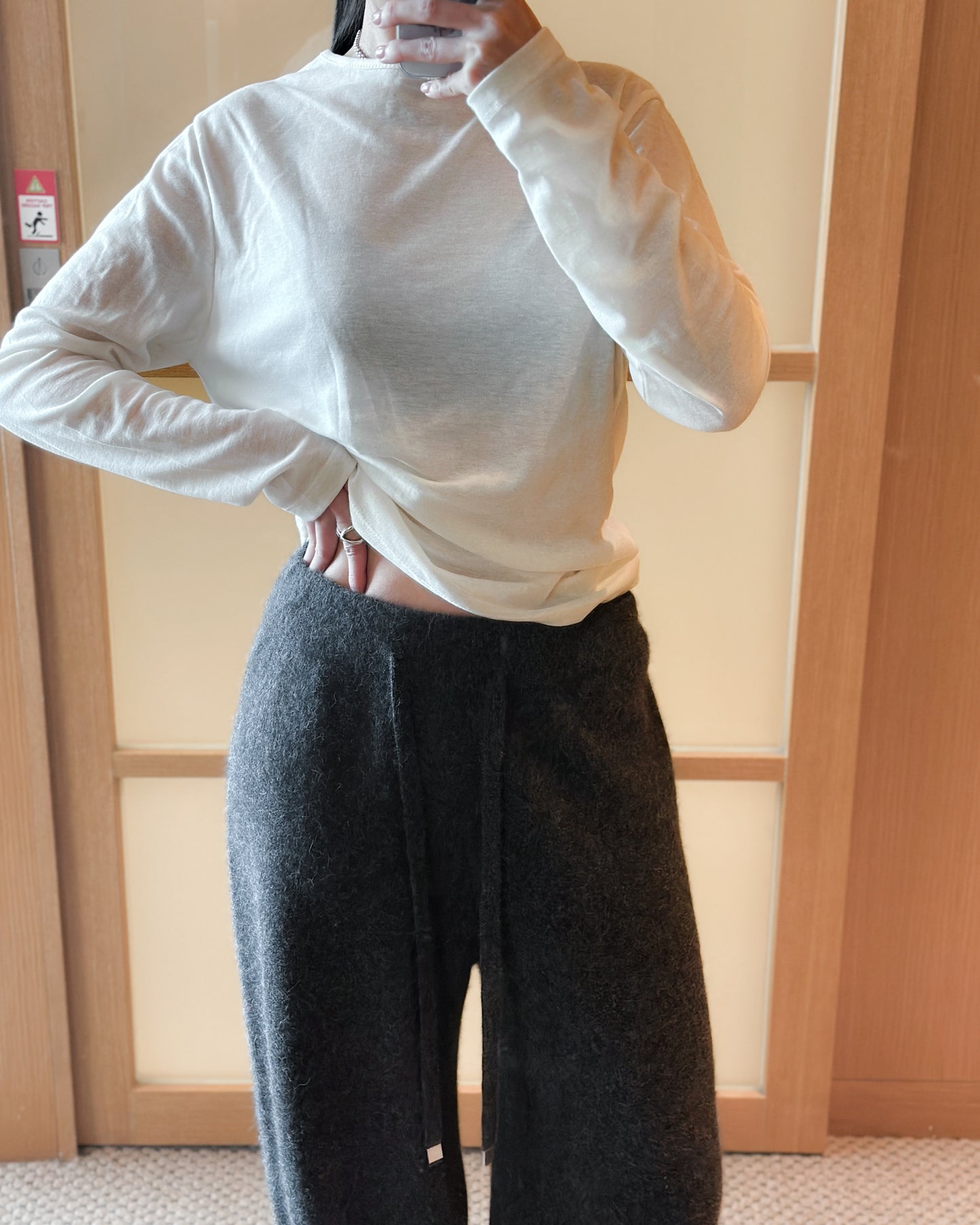 基本款圓領後車線上衣 - 黑色