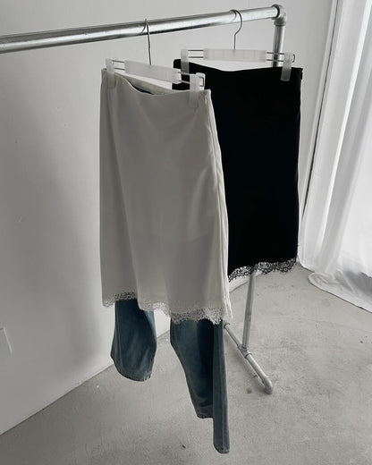 高質緞面蕾絲斜邊半長裙 白色