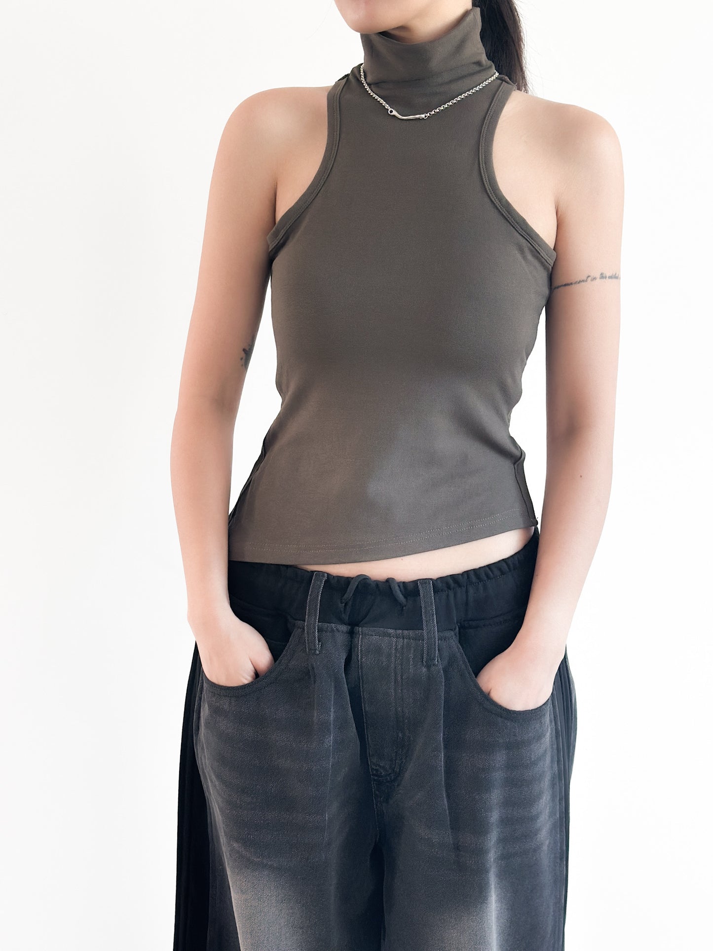 後腰綁帶高領Bratop