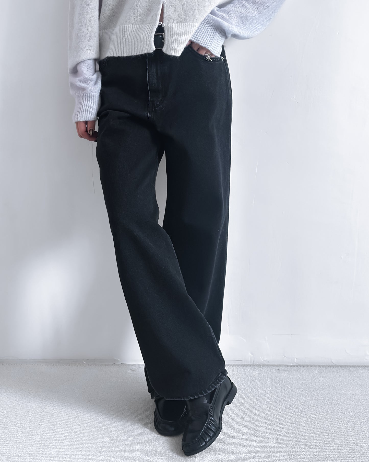 黑色直腳彈性牛仔褲