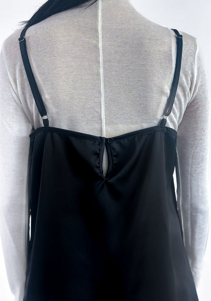 高質緞面V領吊帶連身裙 黑色