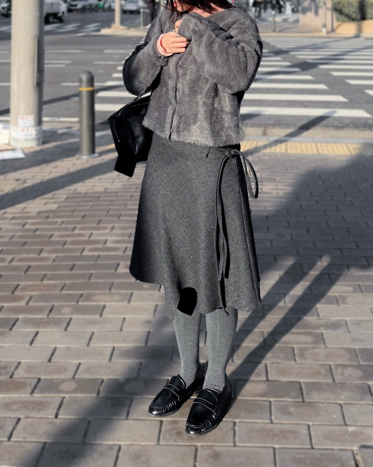 不規則收邊羊毛半截裙 - 深灰色