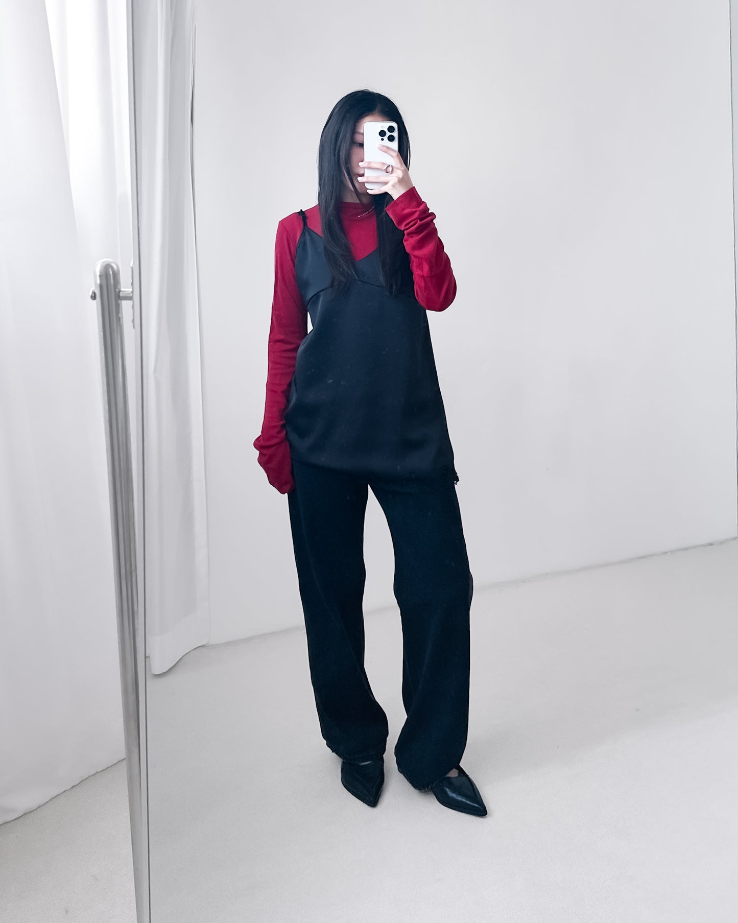 高質緞面V領吊帶連身裙 黑色