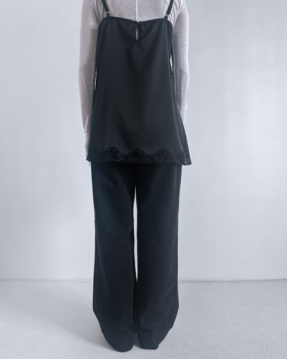 高質緞面V領吊帶連身裙 黑色