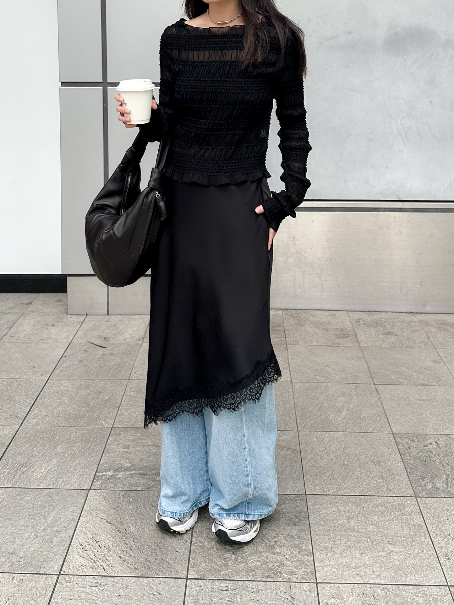 高質緞面蕾絲斜邊半長裙 白色