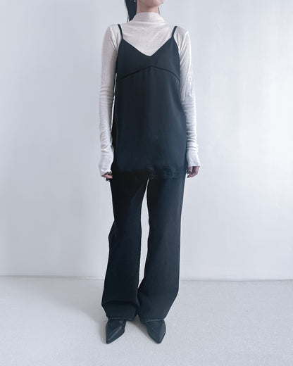 高質緞面V領吊帶連身裙 黑色