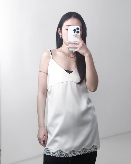 高質緞面V領吊帶連身裙 米白色