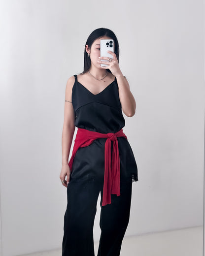 高質緞面V領吊帶連身裙 黑色