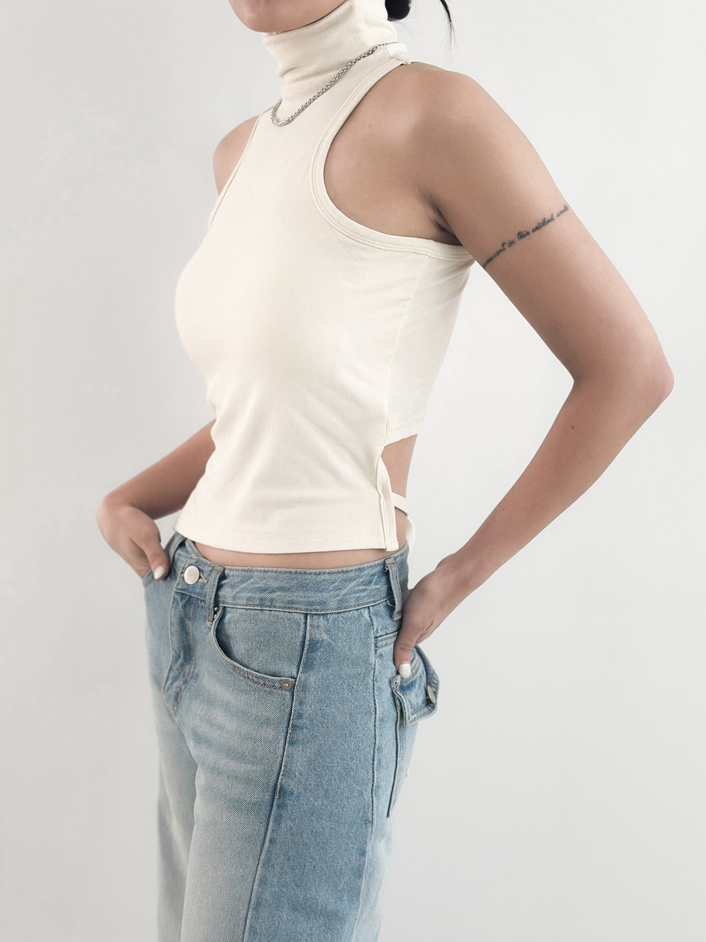 後腰綁帶高領Bratop