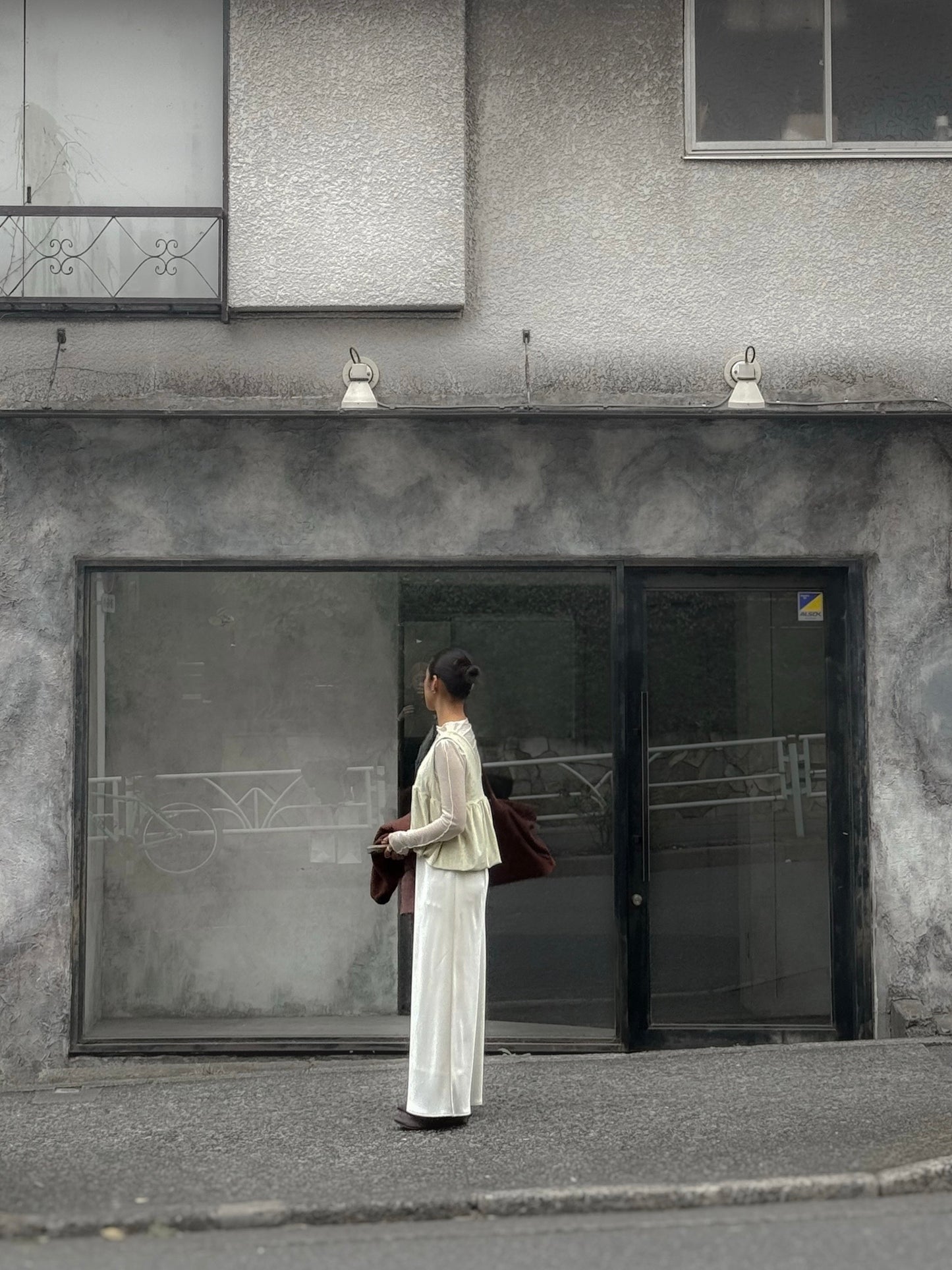 捲邊車線修腰上衣 白色