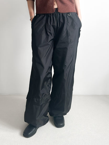 內鋪棉光澤感尼龍褲 黑色