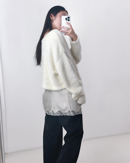 高質緞面V領吊帶連身裙 米白色