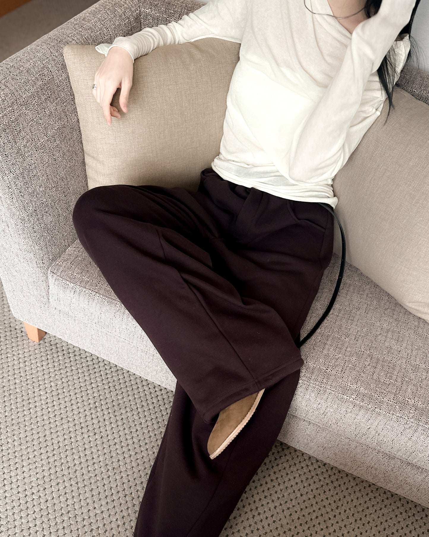 斜肩抓褶天絲上衣 - 深啡色