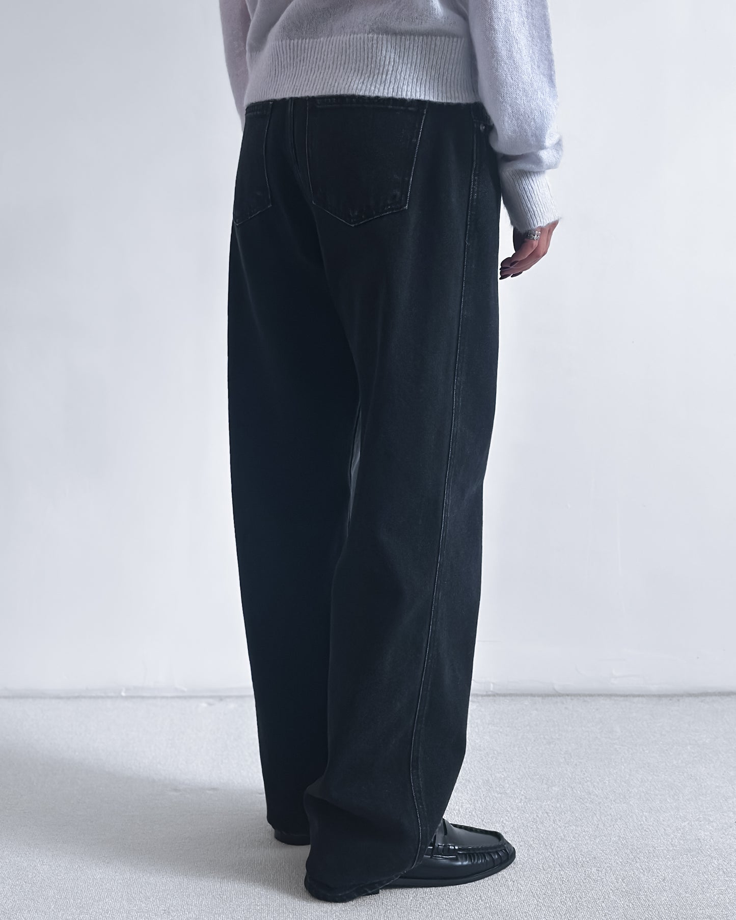 黑色直腳彈性牛仔褲