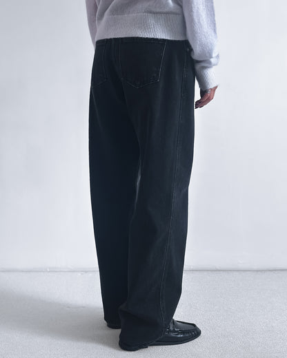 黑色直腳彈性牛仔褲