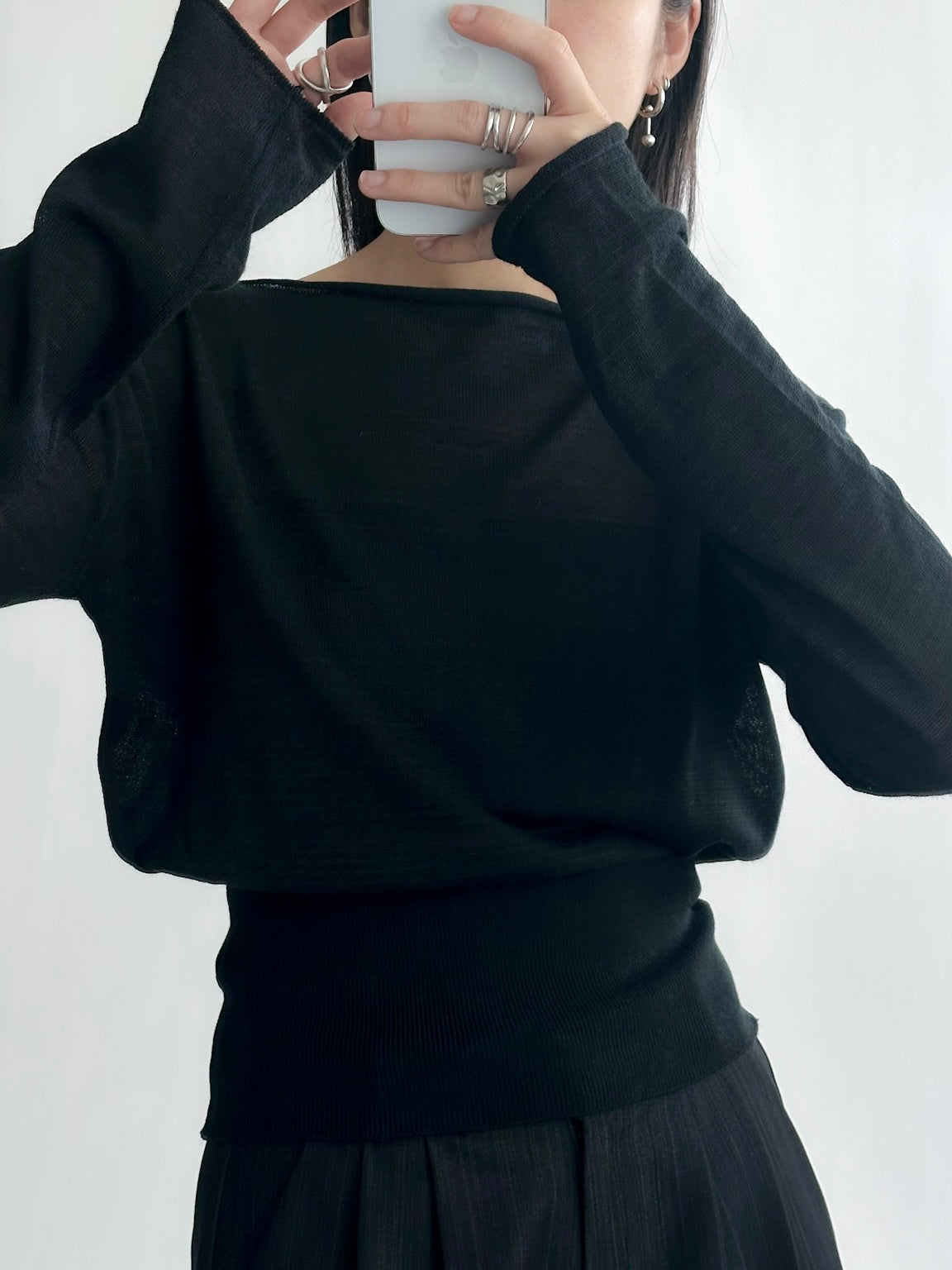 一字領束腰薄冷衫 - 黑色