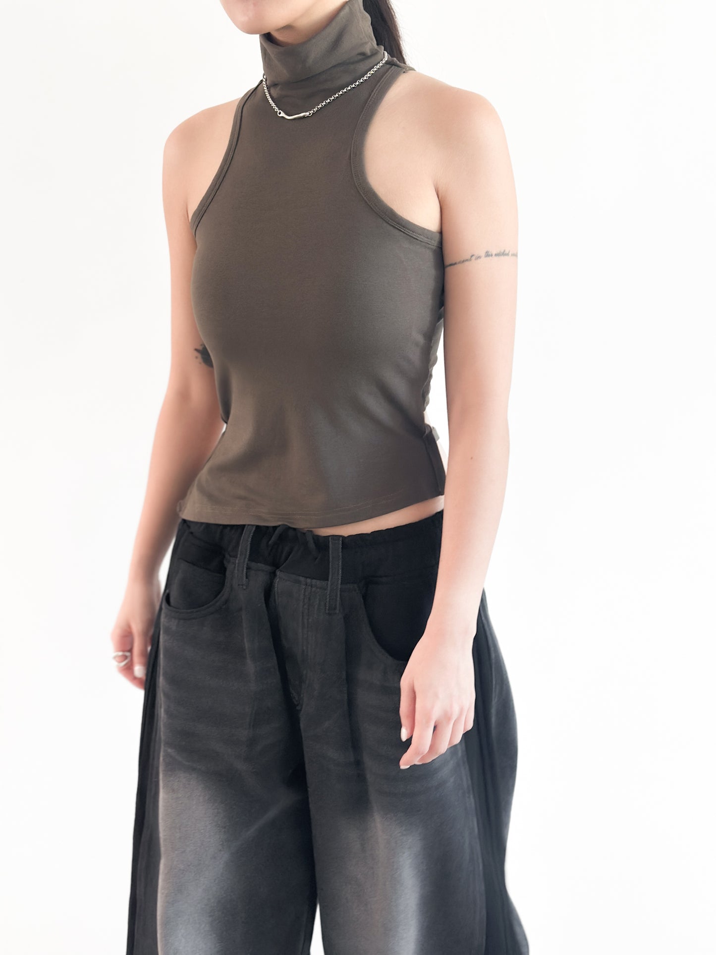 後腰綁帶高領Bratop