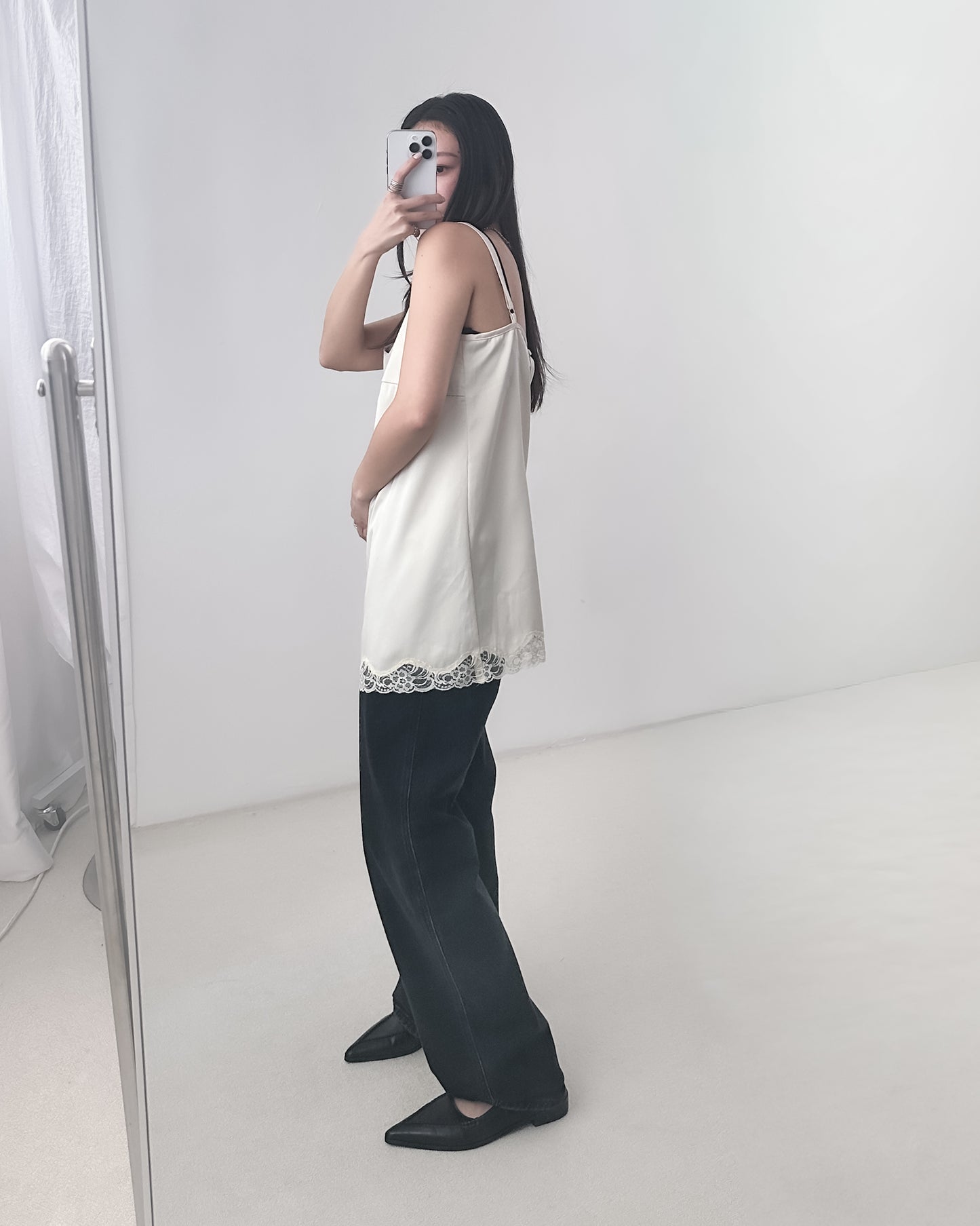 黑色直腳彈性牛仔褲