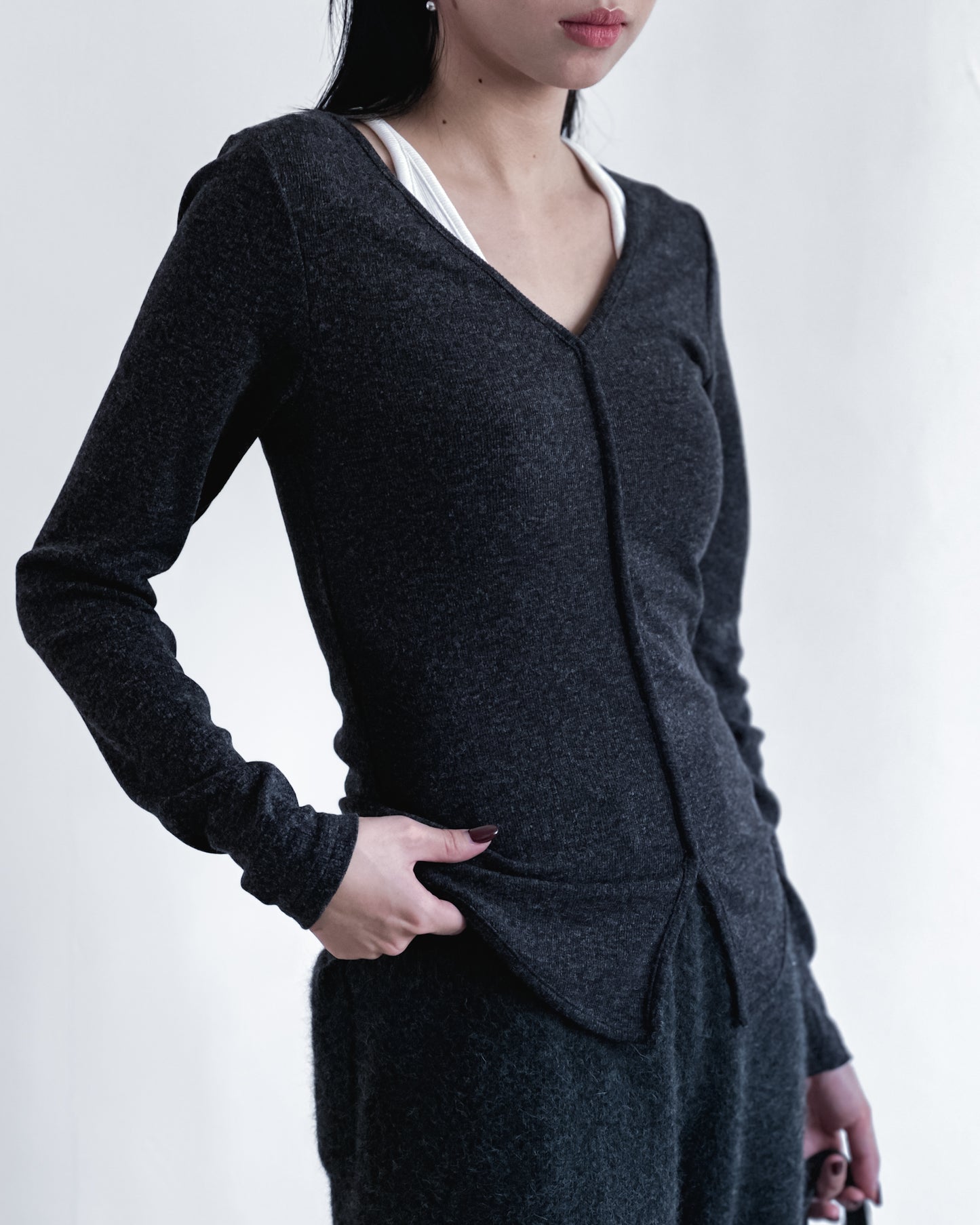 V領修腰彈性上衣 深灰色